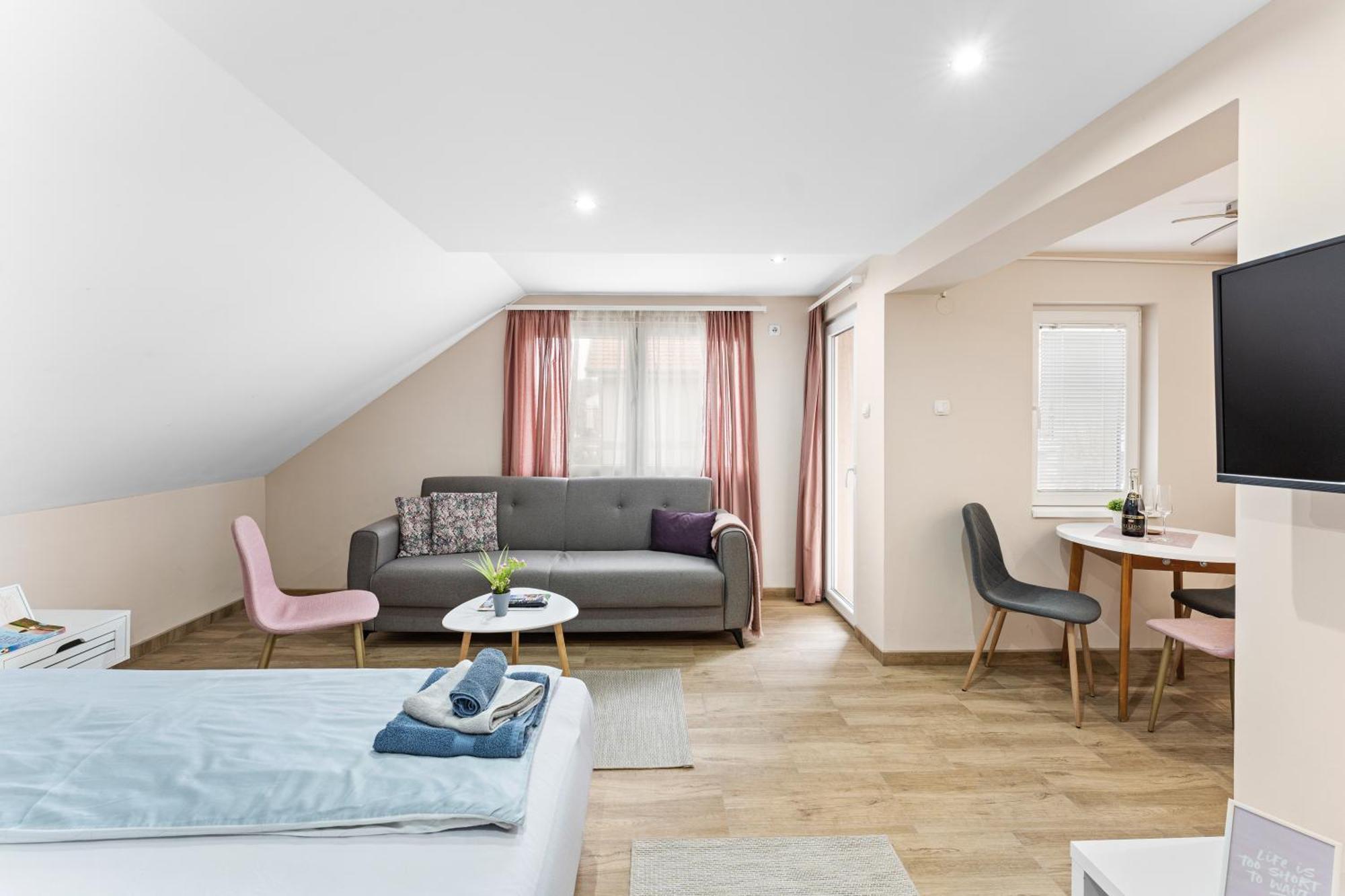 M Apartments ソコバニャ エクステリア 写真